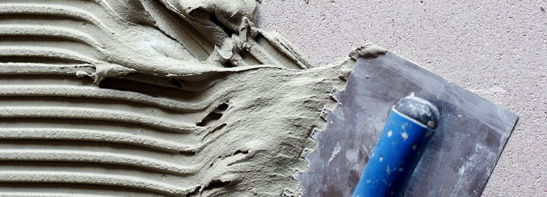 Weiterer Kleber verteilen, zum verlegen der näschten Platte